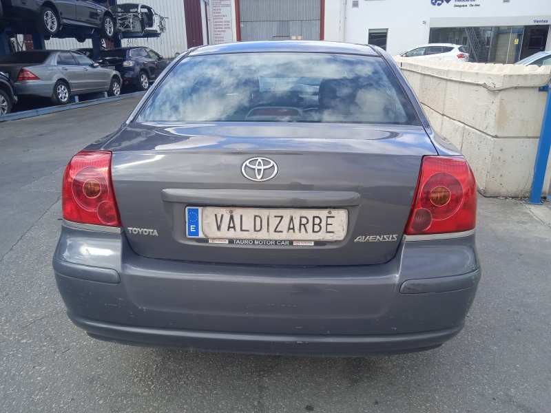 toyota avensis berlina (t25) del año 2005