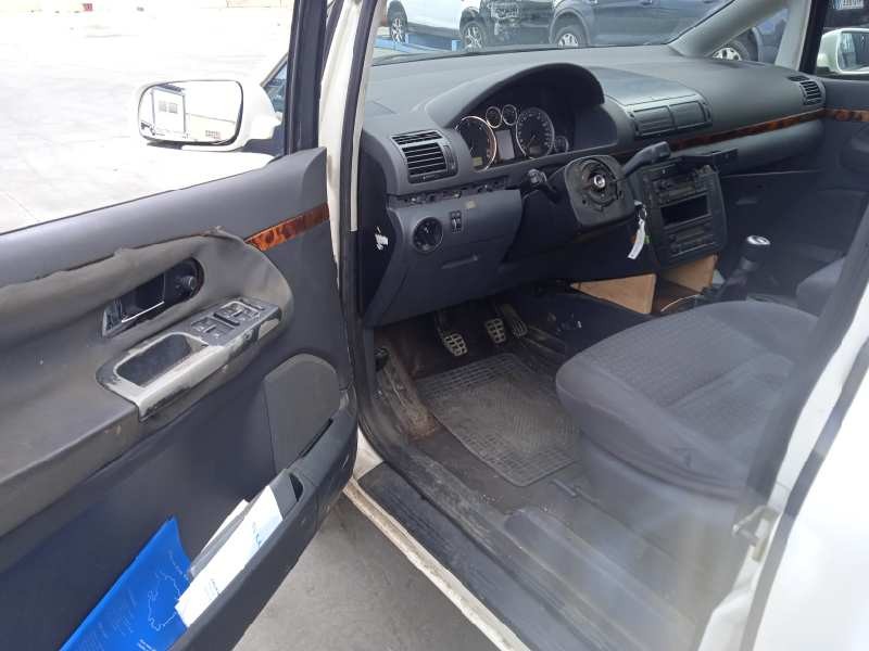 seat alhambra (7v9) del año 2001