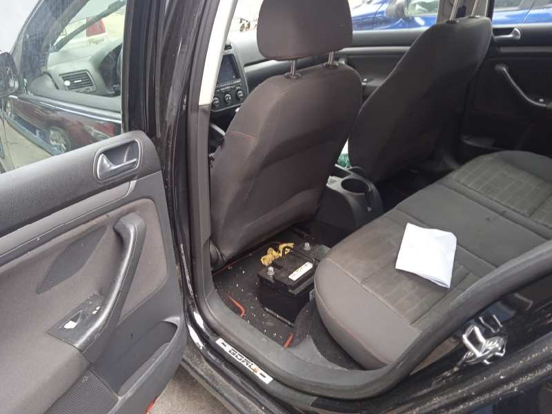 volkswagen golf v berlina (1k1) del año 2006