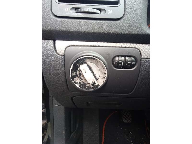 volkswagen golf v berlina (1k1) del año 2006