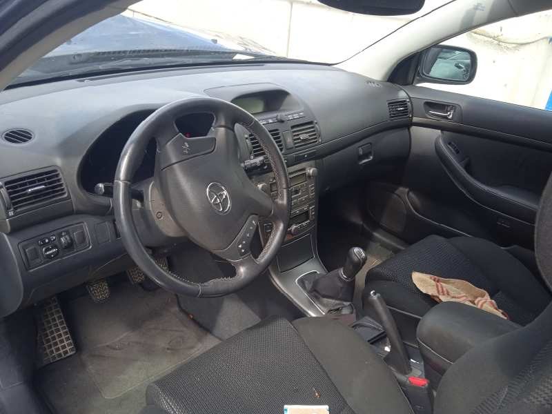 toyota avensis berlina (t25) del año 2005