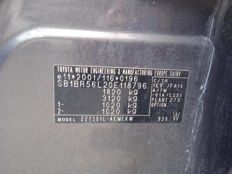 toyota avensis berlina (t25) del año 2005