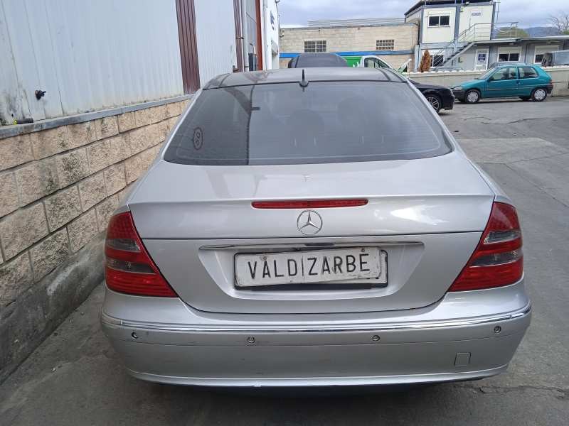 mercedes-benz clase e (w211) berlina del año 2003