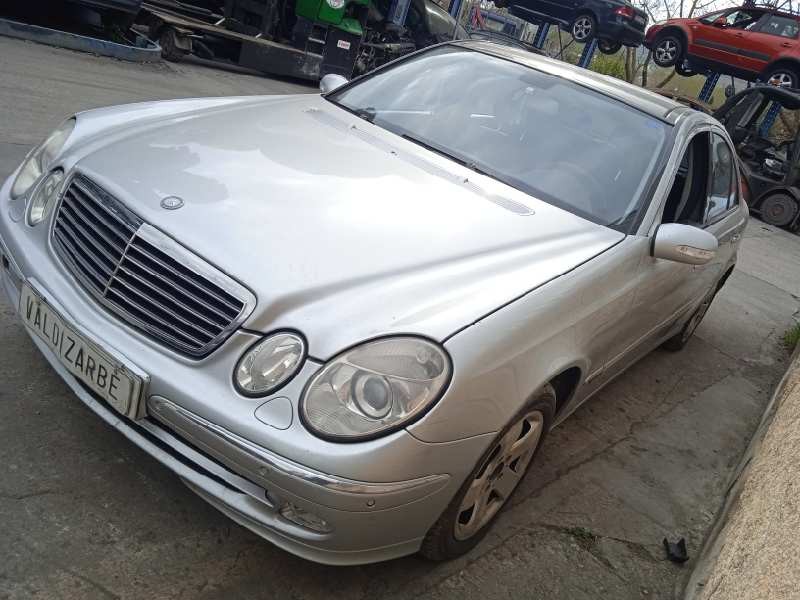 mercedes-benz clase e (w211) berlina del año 2003