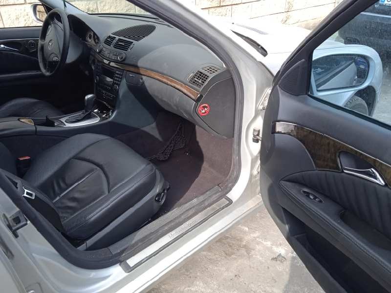 mercedes-benz clase e (w211) berlina del año 2003
