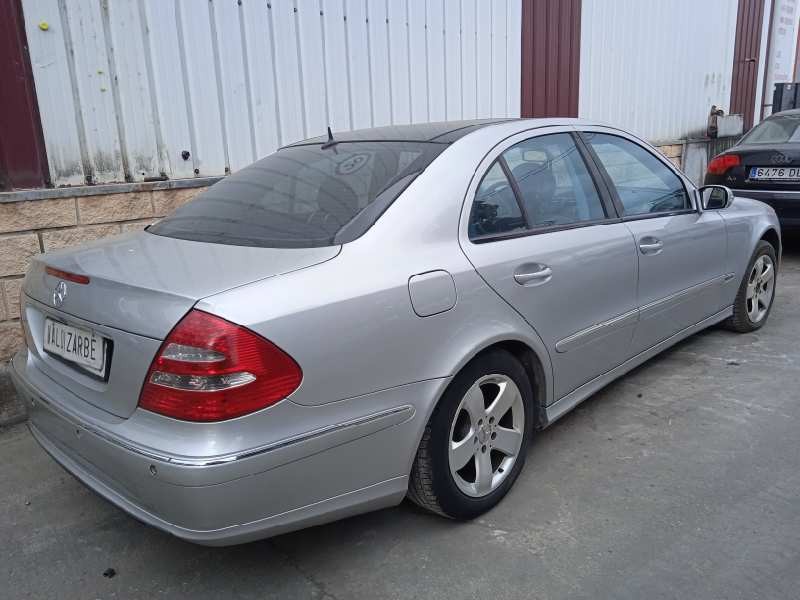 mercedes-benz clase e (w211) berlina del año 2003