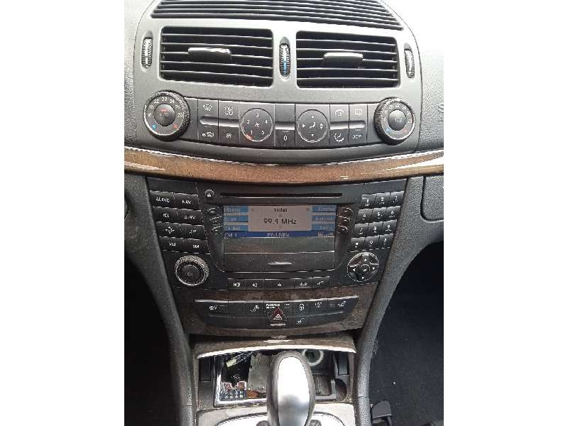 mercedes-benz clase e (w211) berlina del año 2003