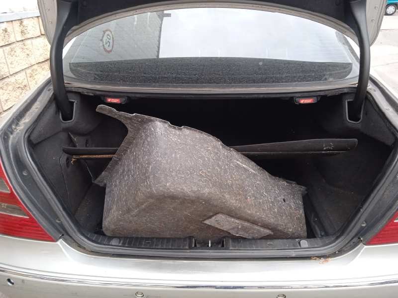 mercedes-benz clase e (w211) berlina del año 2003