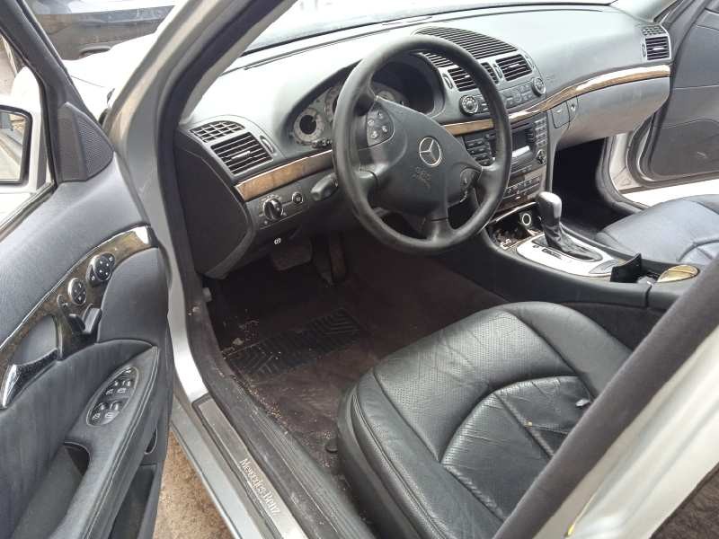 mercedes-benz clase e (w211) berlina del año 2003