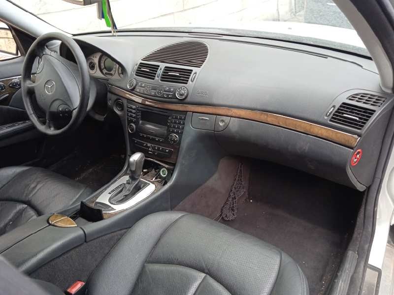 mercedes-benz clase e (w211) berlina del año 2003