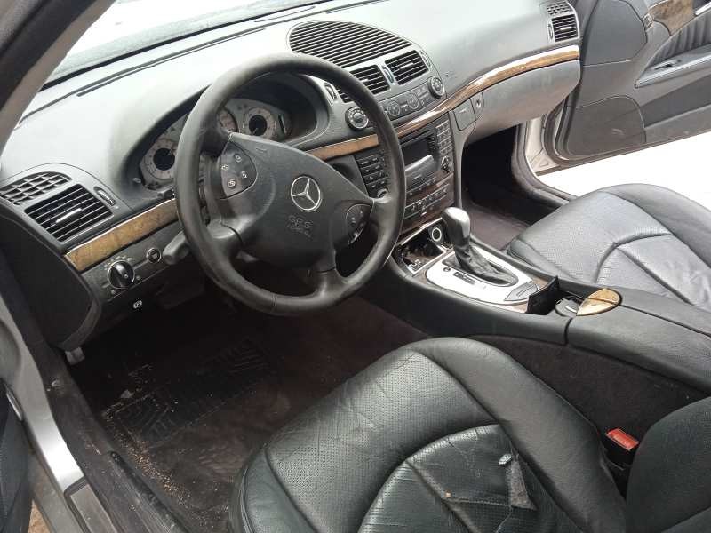 mercedes-benz clase e (w211) berlina del año 2003