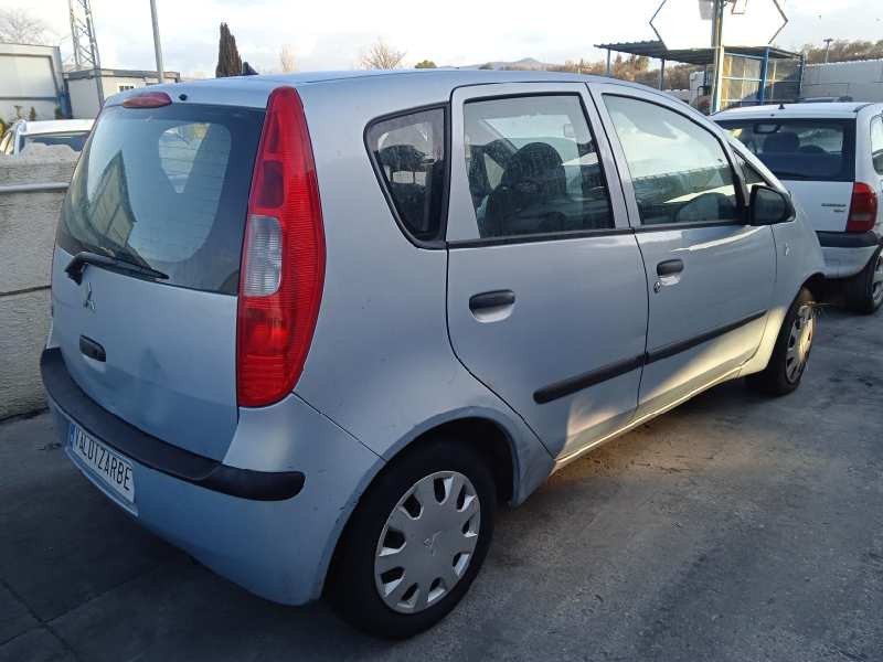 mitsubishi colt berlina 5 (z30a) del año 2006