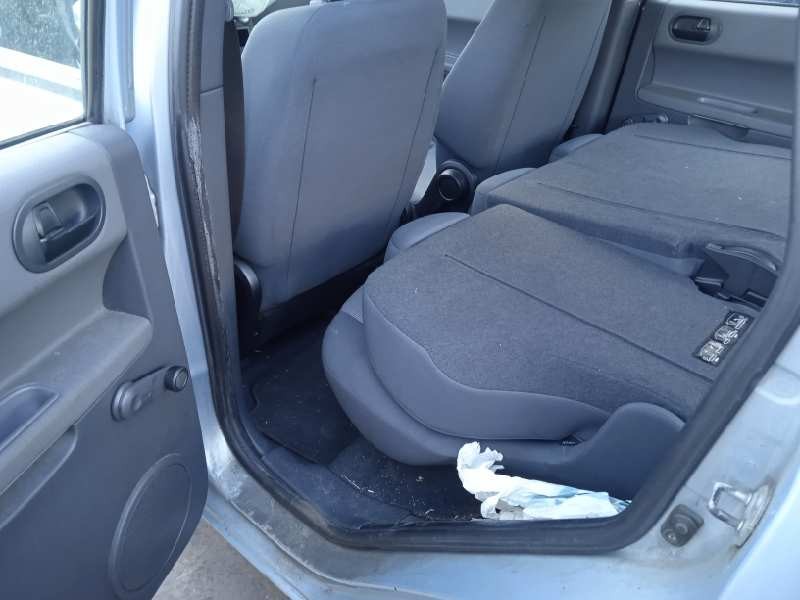 mitsubishi colt berlina 5 (z30a) del año 2006