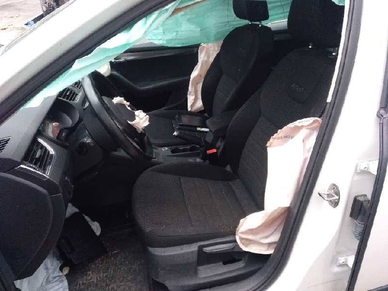 skoda octavia combi (5e5) del año 2015