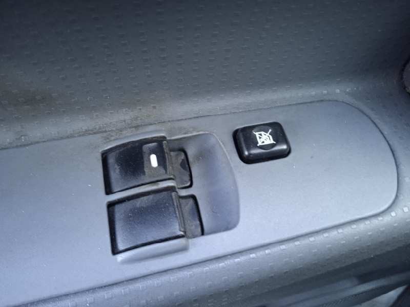 mitsubishi colt berlina 5 (z30a) del año 2006