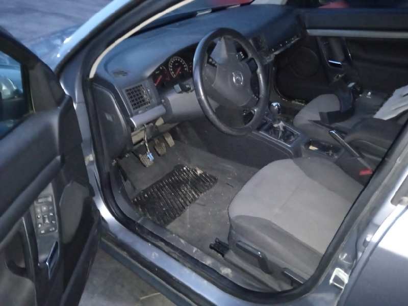 opel vectra c berlina del año 2003