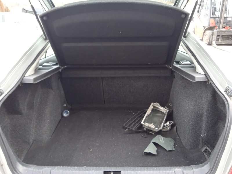 skoda octavia berlina (1u2) del año 2001