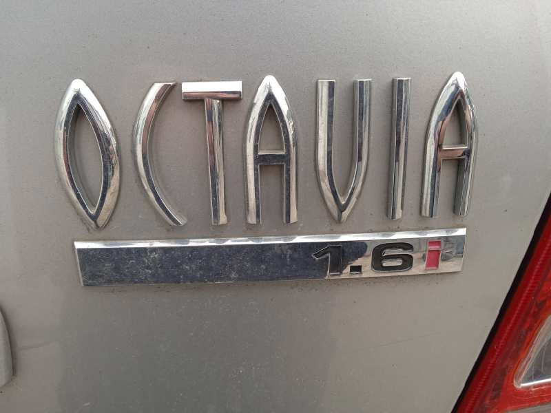 skoda octavia berlina (1u2) del año 2001