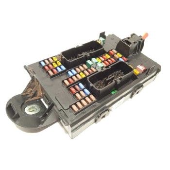 CAJA RELES / FUSIBLES 31682732 32209198