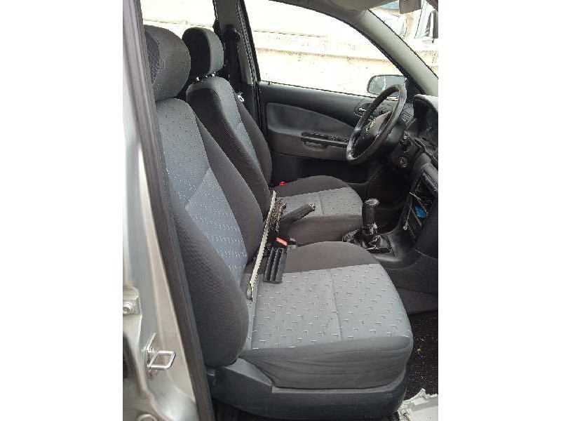 skoda octavia berlina (1u2) del año 2001