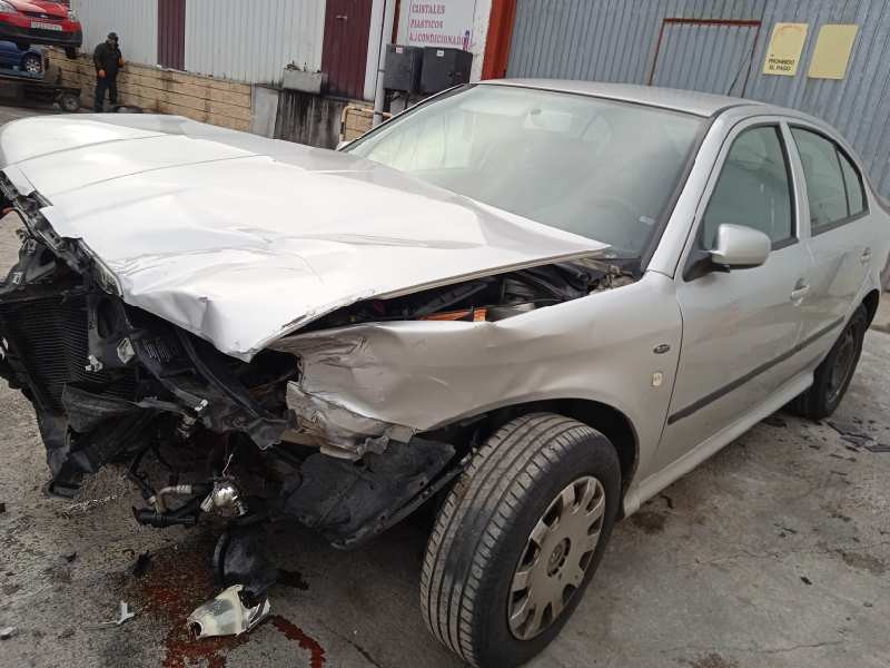 skoda octavia berlina (1u2) del año 2001