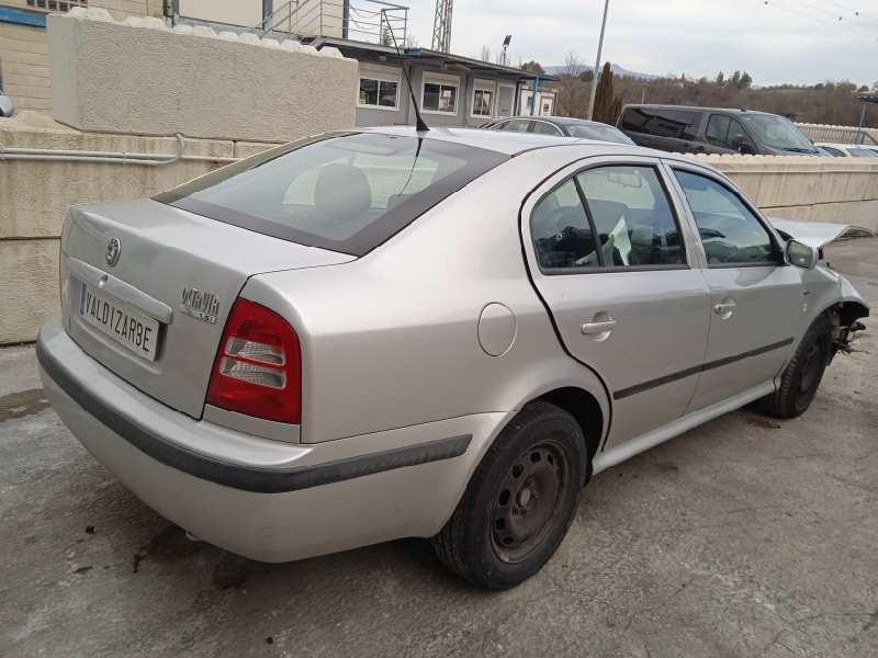 skoda octavia berlina (1u2) del año 2001