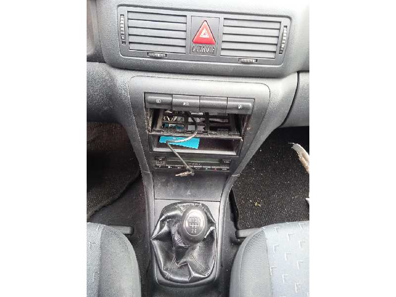 skoda octavia berlina (1u2) del año 2001