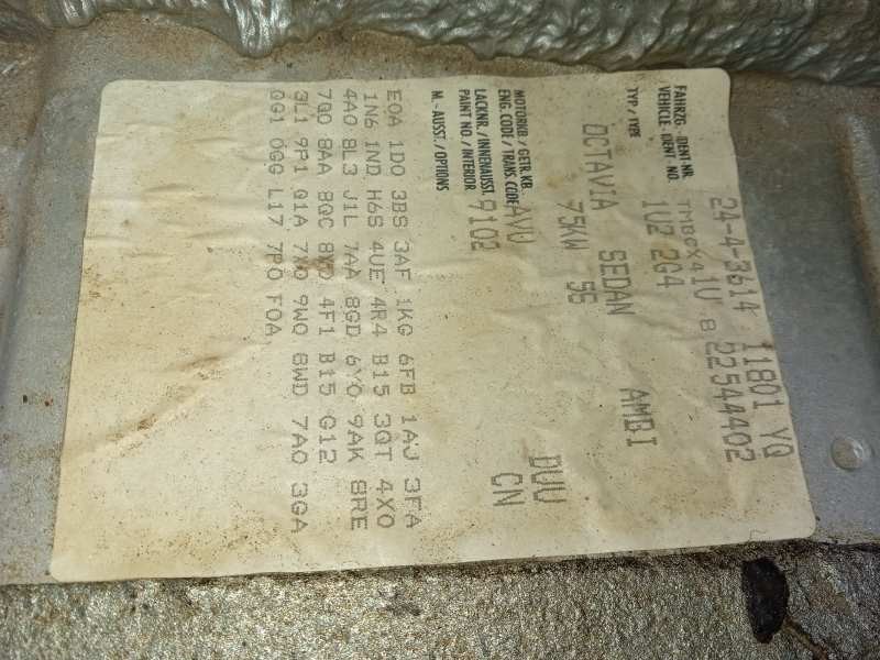 skoda octavia berlina (1u2) del año 2001