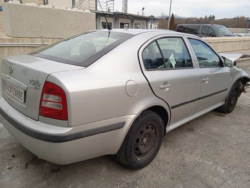skoda octavia berlina (1u2) del año 2001