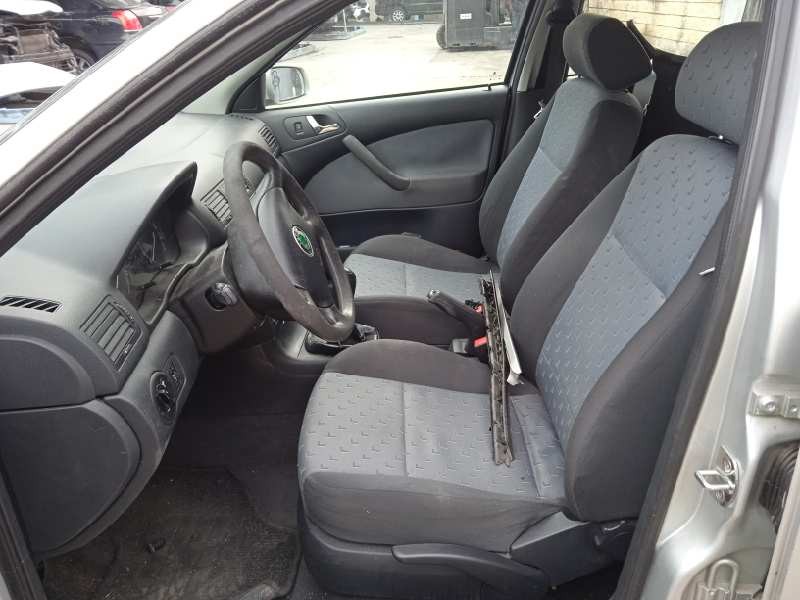 skoda octavia berlina (1u2) del año 2001