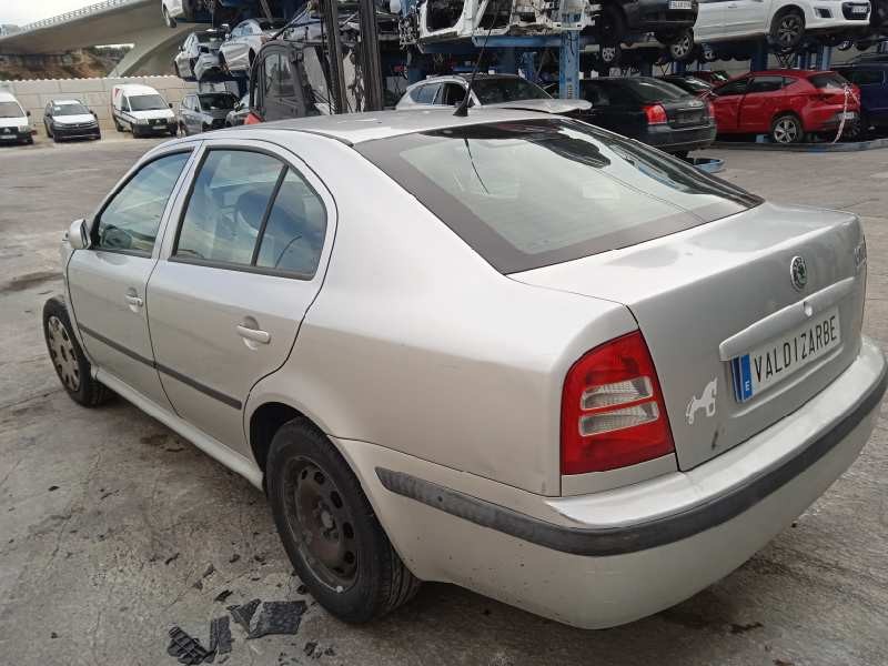 skoda octavia berlina (1u2) del año 2001