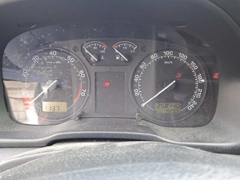 skoda octavia berlina (1u2) del año 2001