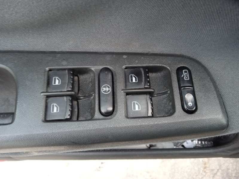 skoda octavia berlina (1u2) del año 2001