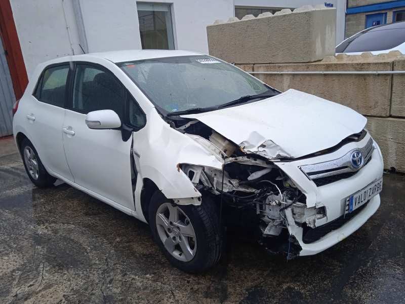 toyota auris del año 2011