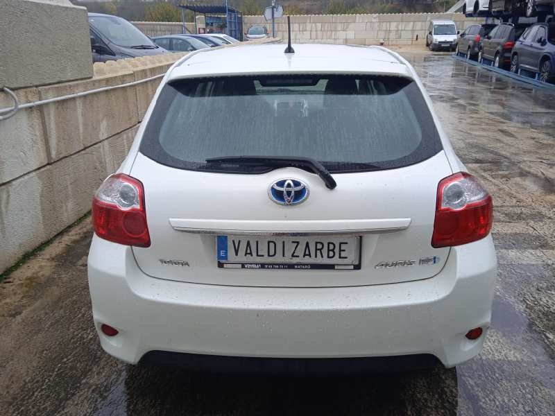 toyota auris del año 2011