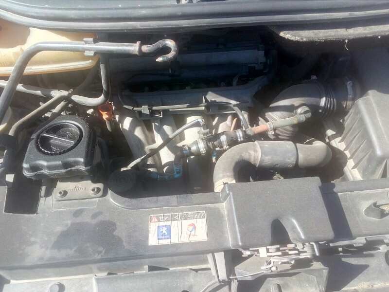 peugeot 807 del año 2004