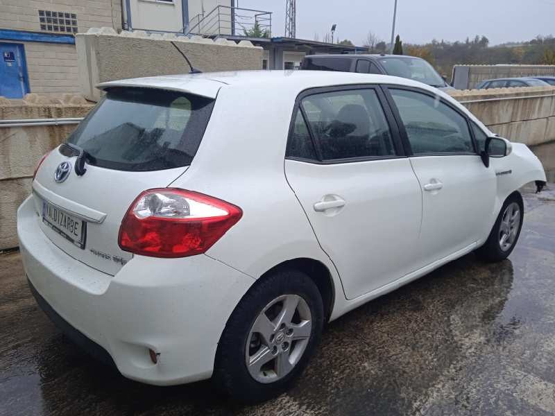 toyota auris del año 2011