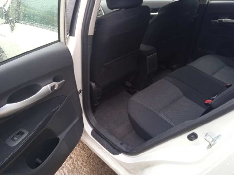 toyota auris del año 2011