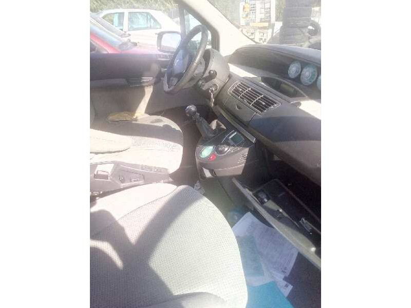 peugeot 807 del año 2004