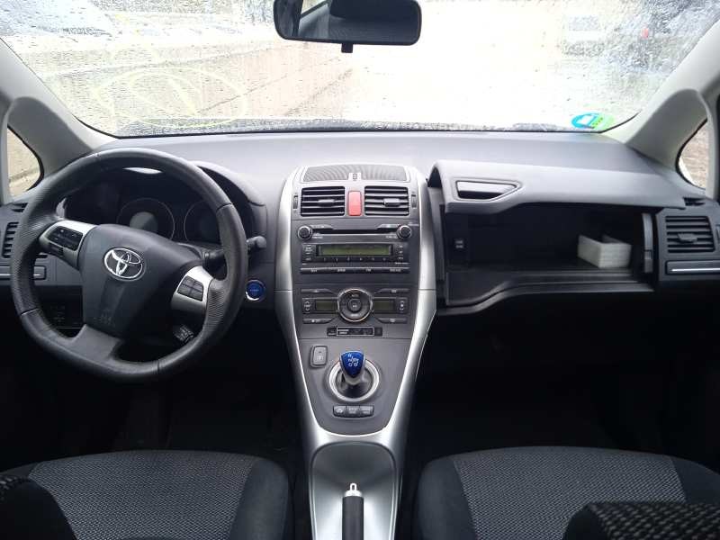 toyota auris del año 2011