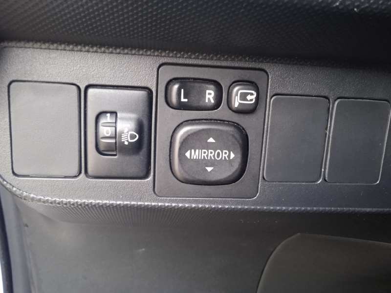 toyota auris del año 2011