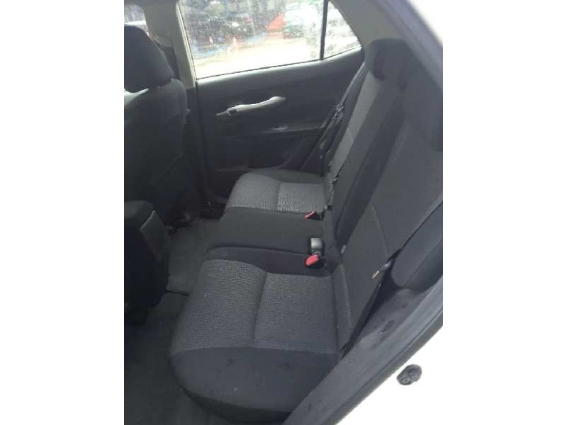 toyota auris del año 2011