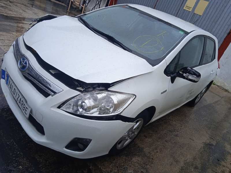 toyota auris del año 2011