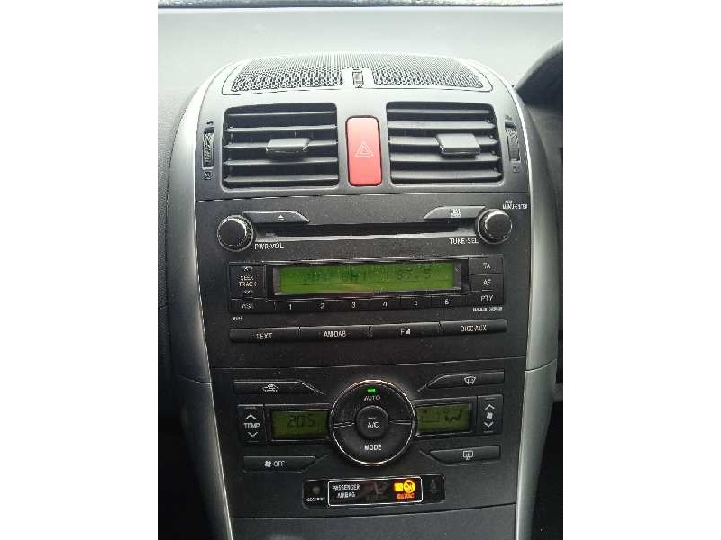 toyota auris del año 2011