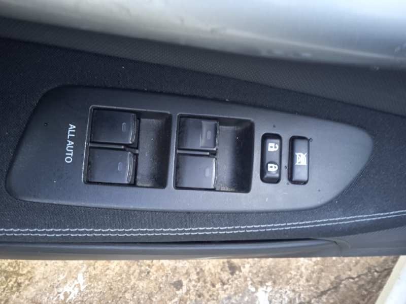 toyota auris del año 2011