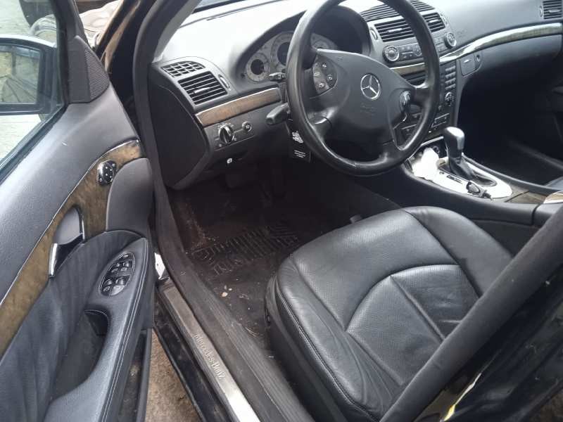 mercedes-benz clase e (w211) berlina del año 2002
