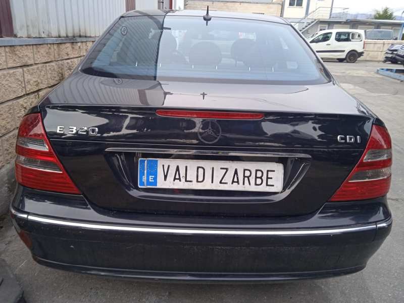 mercedes-benz clase e (w211) berlina del año 2002