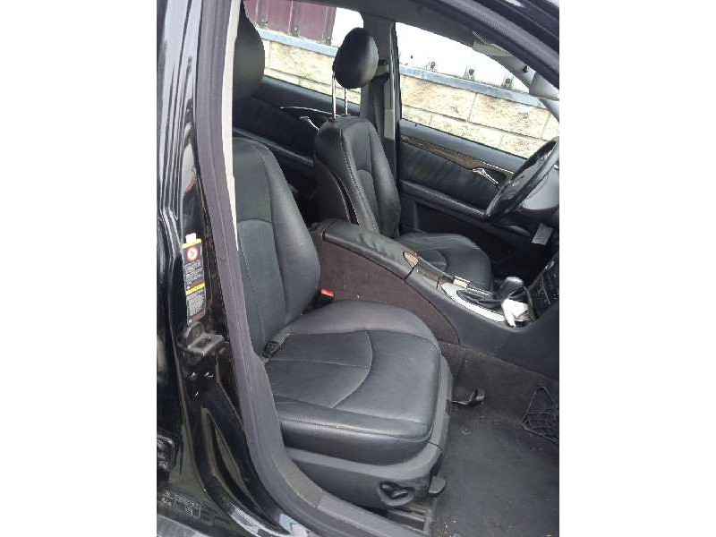 mercedes-benz clase e (w211) berlina del año 2002