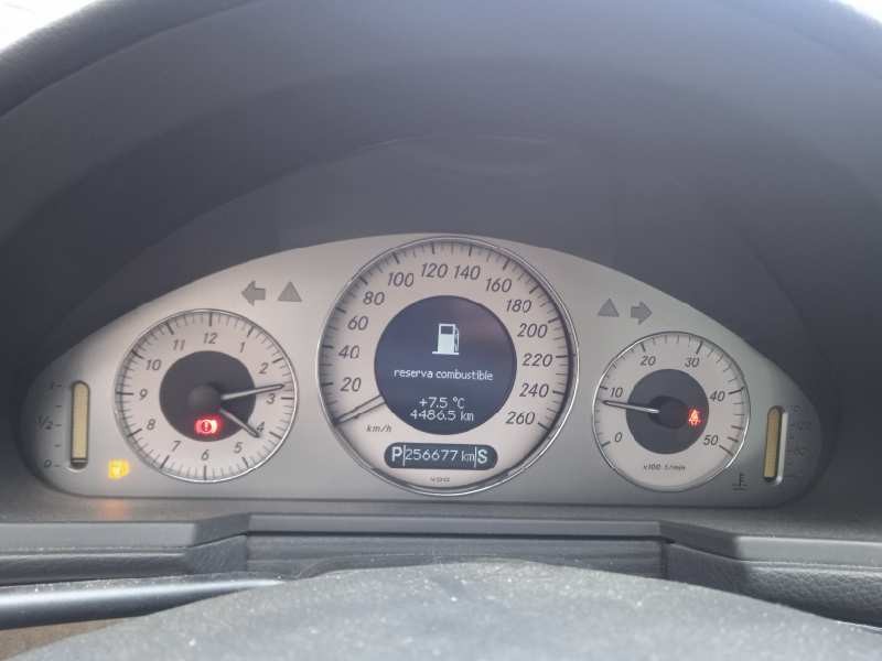 mercedes-benz clase e (w211) berlina del año 2002