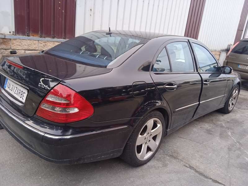 mercedes-benz clase e (w211) berlina del año 2002